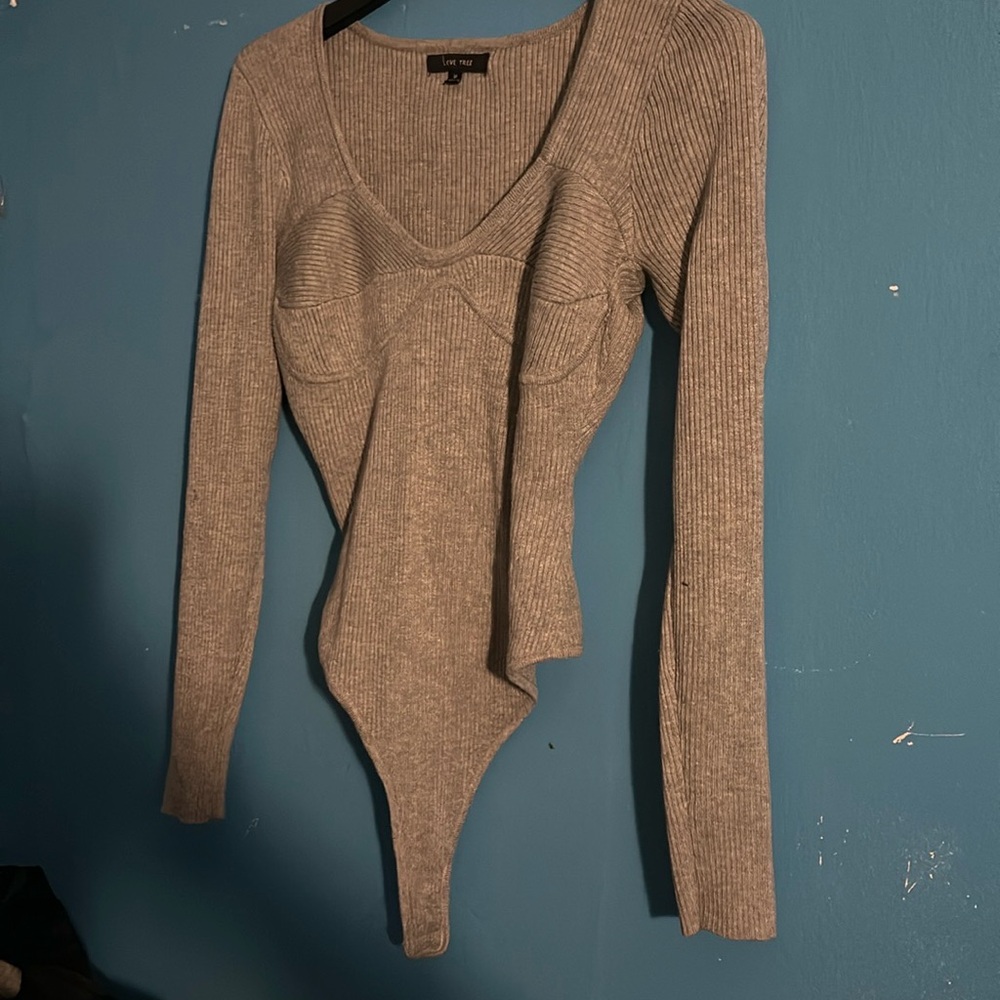 Gray body top